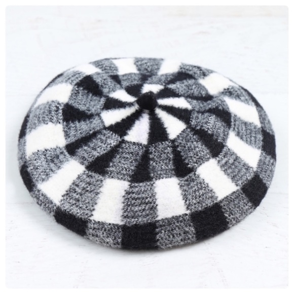 UNISEX BERET in black and white buffalo plaid print - Picture 3 of 3